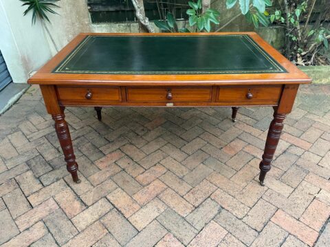 19th Century English Desk - Antique Furniture for sale