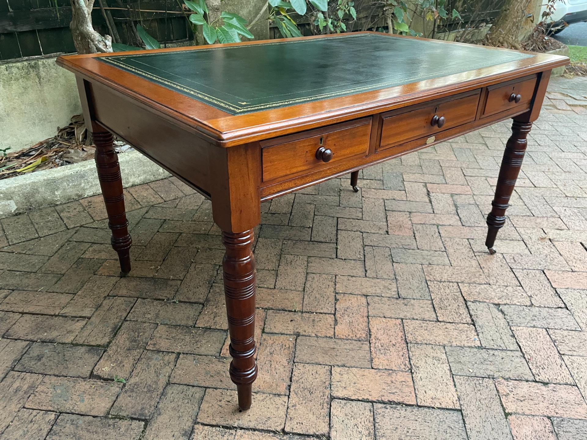 19th Century English Desk - Antique Furniture for sale
