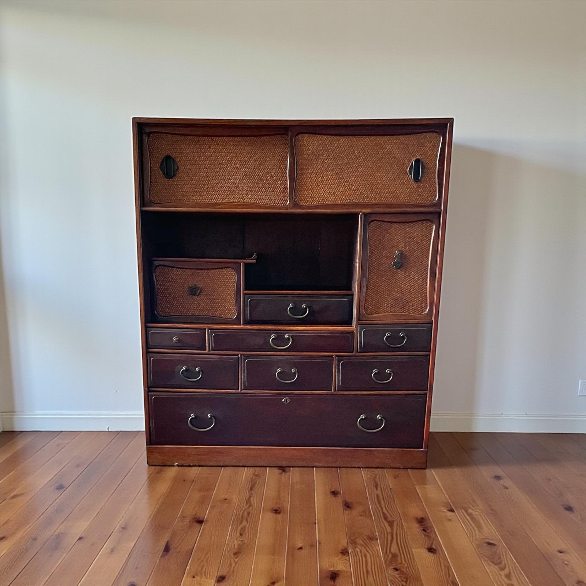 small antique Japanese Cha Tansu cabinet - Antique furniture for sale
